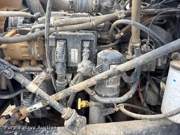 image for item DK0173 2007 Mack CHN613 semi truck