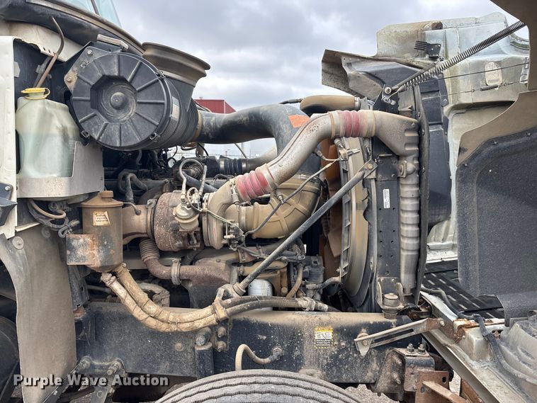 image for item DK0173 2007 Mack CHN613 semi truck