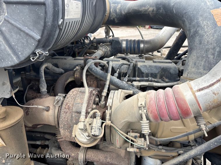 image for item DK0173 2007 Mack CHN613 semi truck