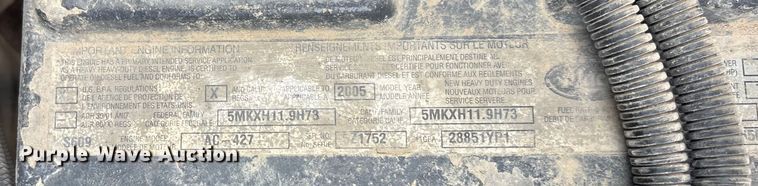 image for item DK0173 2007 Mack CHN613 semi truck