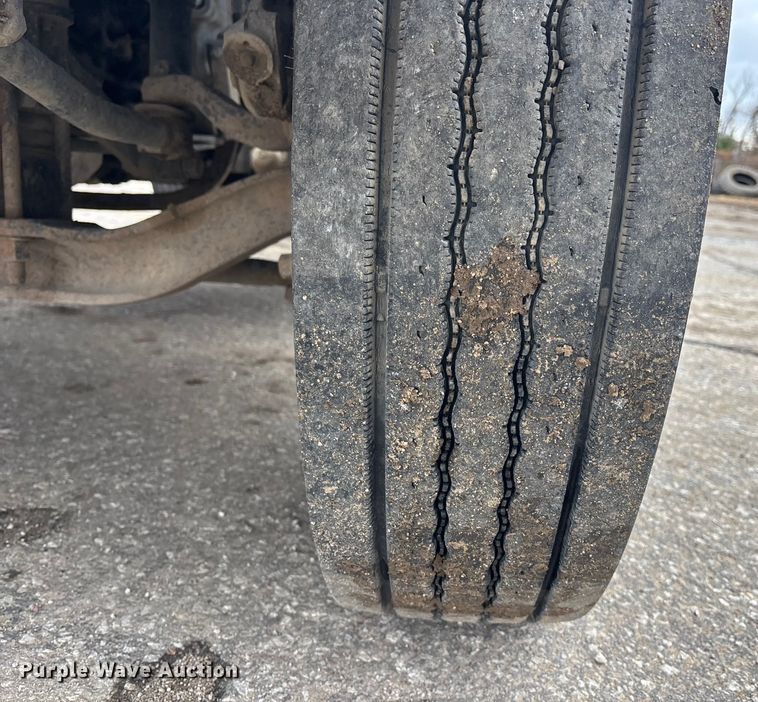 image for item DK0173 2007 Mack CHN613 semi truck