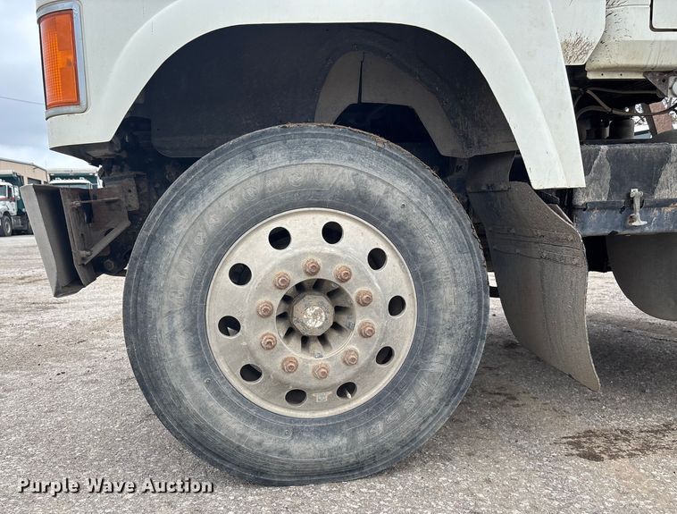 image for item DK0173 2007 Mack CHN613 semi truck