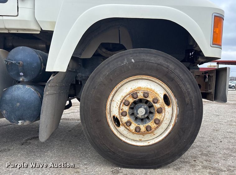 image for item DK0173 2007 Mack CHN613 semi truck