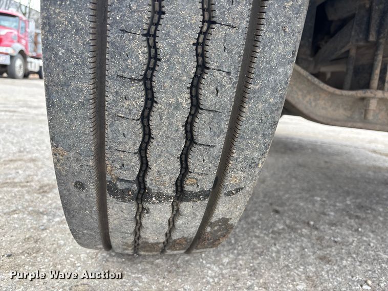 image for item DK0173 2007 Mack CHN613 semi truck