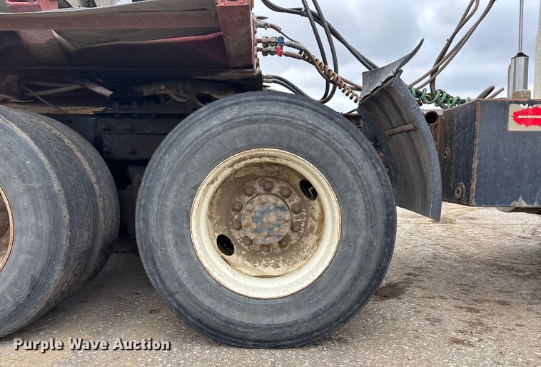 image for item DK0173 2007 Mack CHN613 semi truck