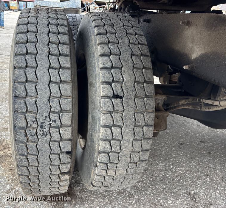 image for item DK0173 2007 Mack CHN613 semi truck