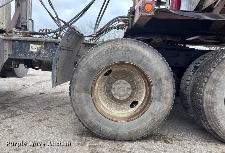 image for item DK0173 2007 Mack CHN613 semi truck