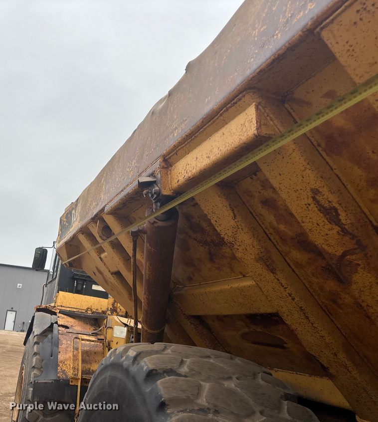 image for item DK0210 1996 Caterpillar D400 E articulated haul truck