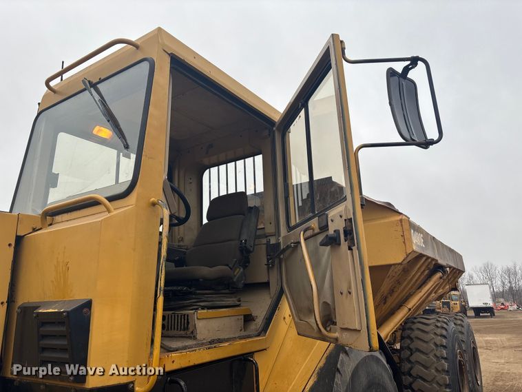 image for item DK0211 1998 Caterpillar D400 E articulated haul truck