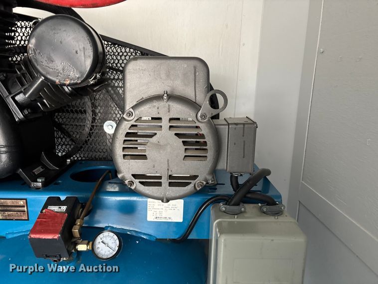 image for item DK0227 2013 Haulmark GR85X20WT4 spray foam trailer