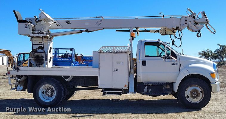image for item DP5140 2007 Ford F750 digger derrick truck