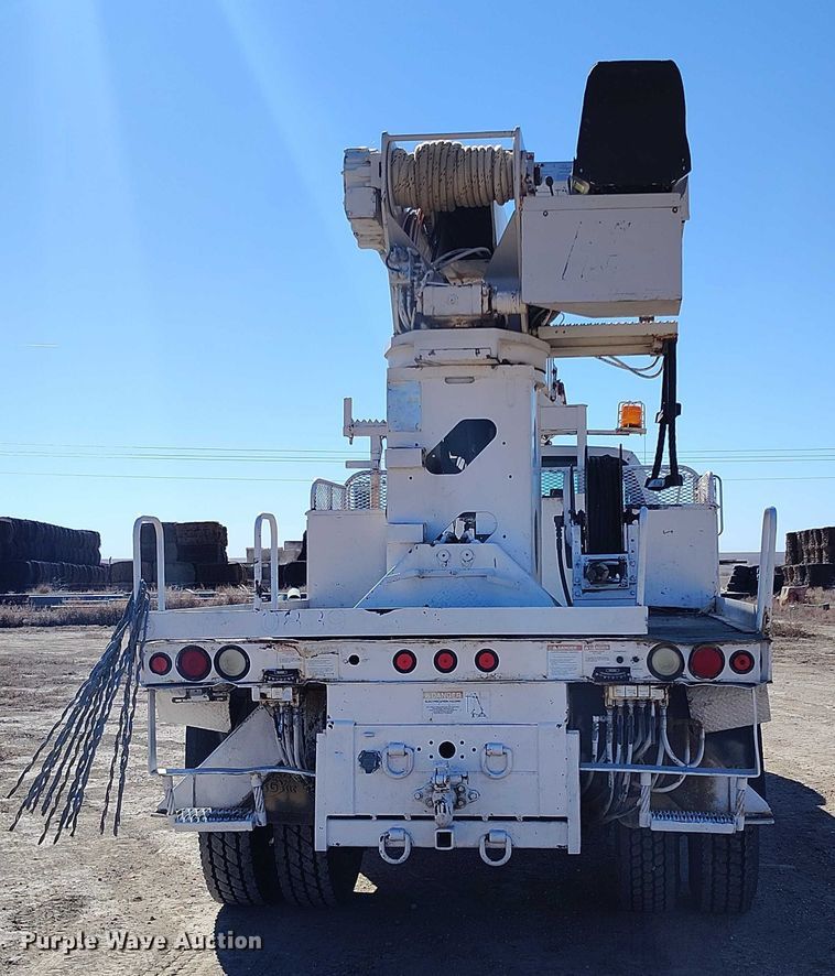 image for item DP5140 2007 Ford F750 digger derrick truck