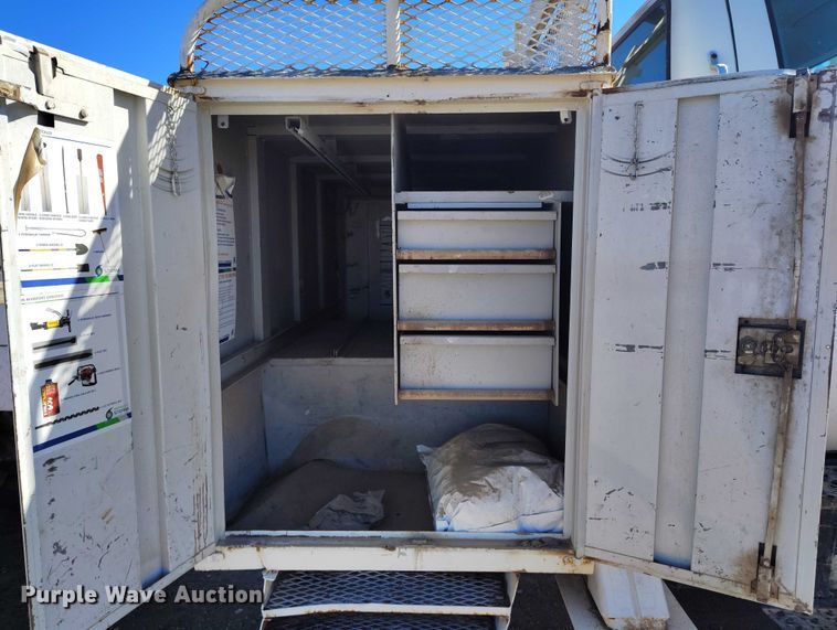 image for item DP5140 2007 Ford F750 digger derrick truck