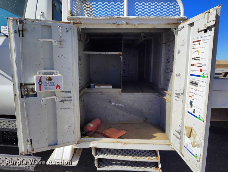 image for item DP5140 2007 Ford F750 digger derrick truck