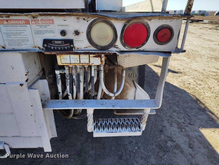 image for item DP5140 2007 Ford F750 digger derrick truck