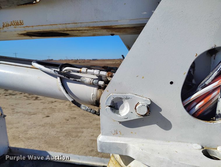 image for item DP5140 2007 Ford F750 digger derrick truck