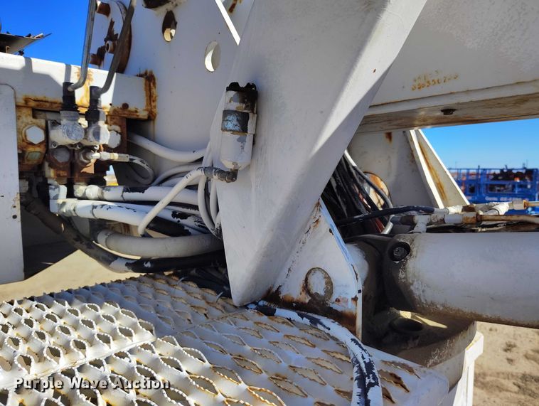 image for item DP5140 2007 Ford F750 digger derrick truck