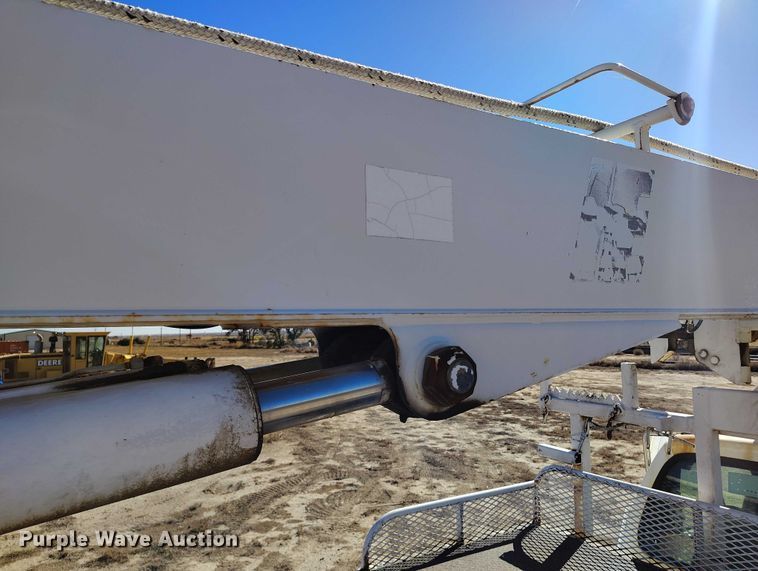 image for item DP5140 2007 Ford F750 digger derrick truck