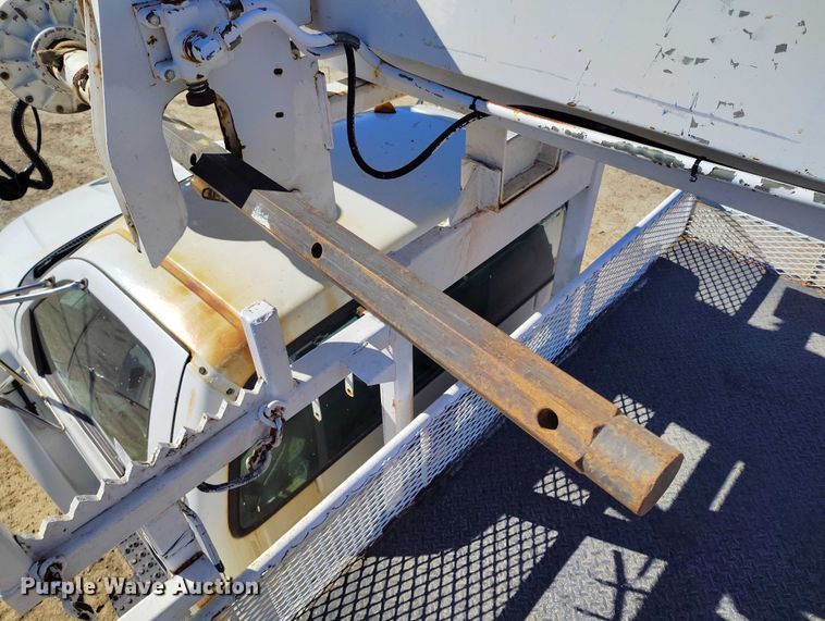 image for item DP5140 2007 Ford F750 digger derrick truck