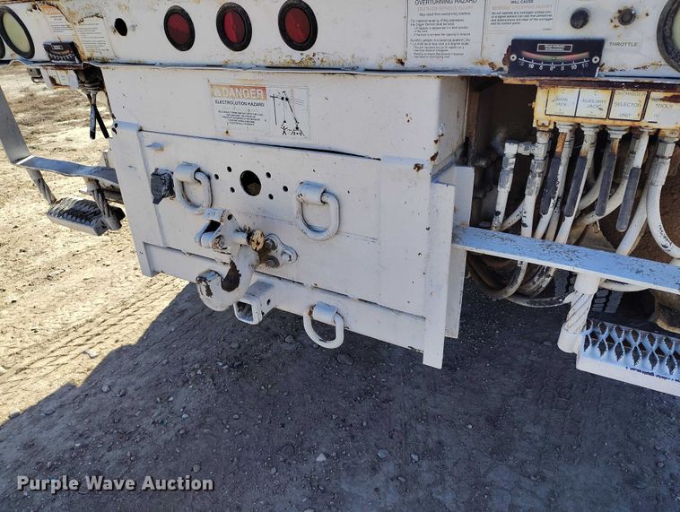 image for item DP5140 2007 Ford F750 digger derrick truck