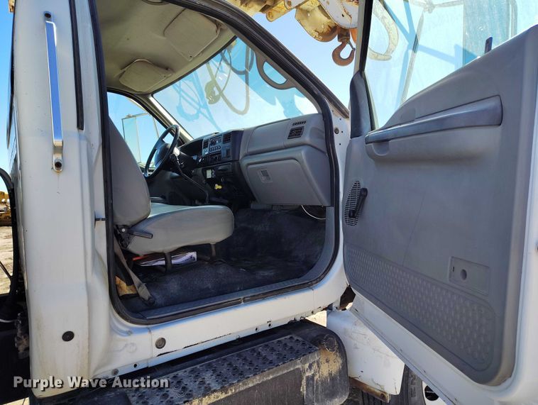 image for item DP5140 2007 Ford F750 digger derrick truck