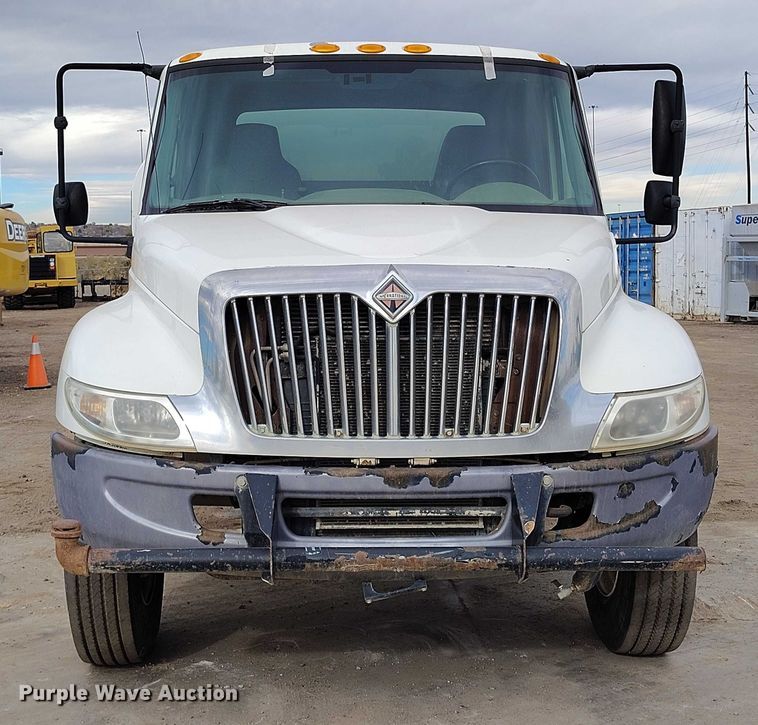 image for item DP5151 2006 International 4200 water truck