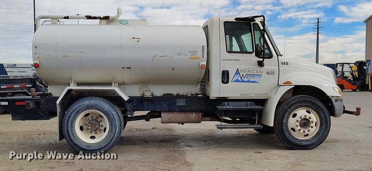 image for item DP5151 2006 International 4200 water truck