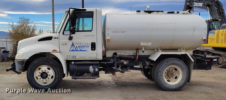 image for item DP5151 2006 International 4200 water truck