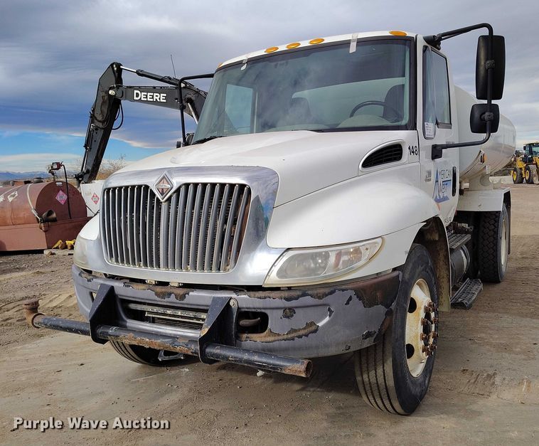 image for item DP5151 2006 International 4200 water truck