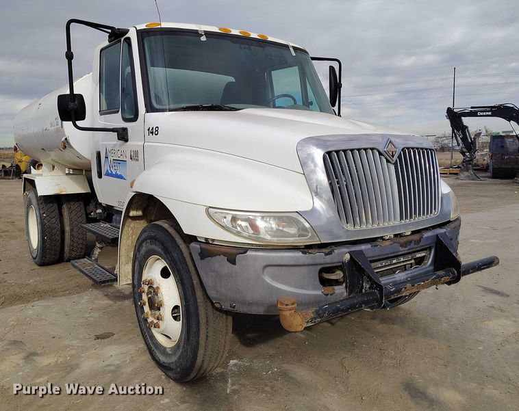image for item DP5151 2006 International 4200 water truck