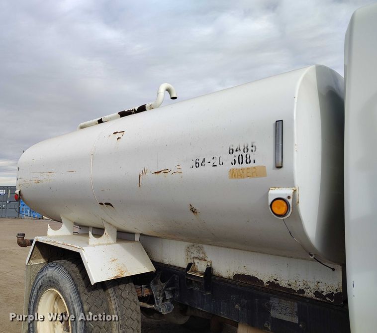 image for item DP5151 2006 International 4200 water truck