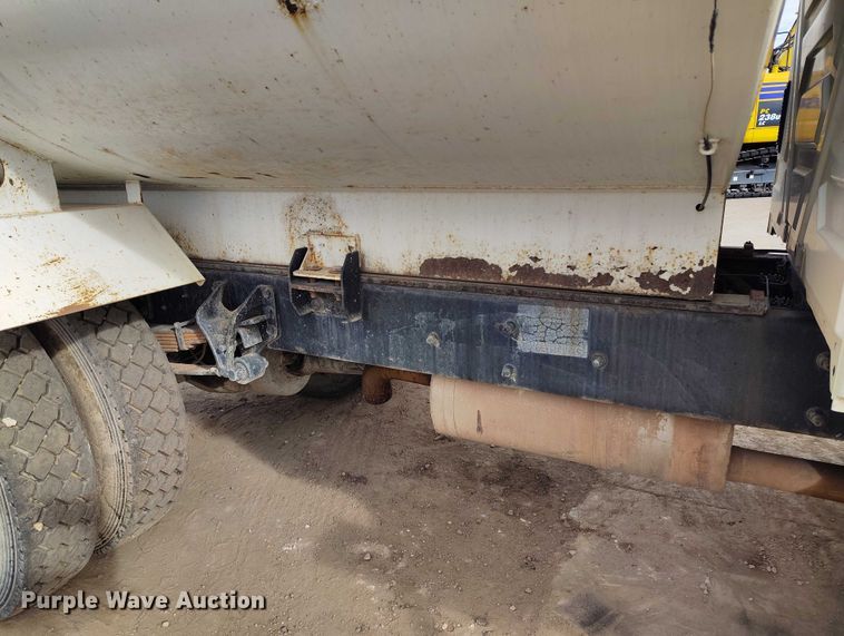 image for item DP5151 2006 International 4200 water truck