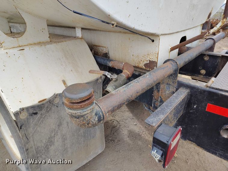 image for item DP5151 2006 International 4200 water truck