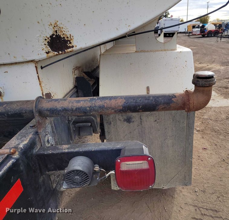 image for item DP5151 2006 International 4200 water truck