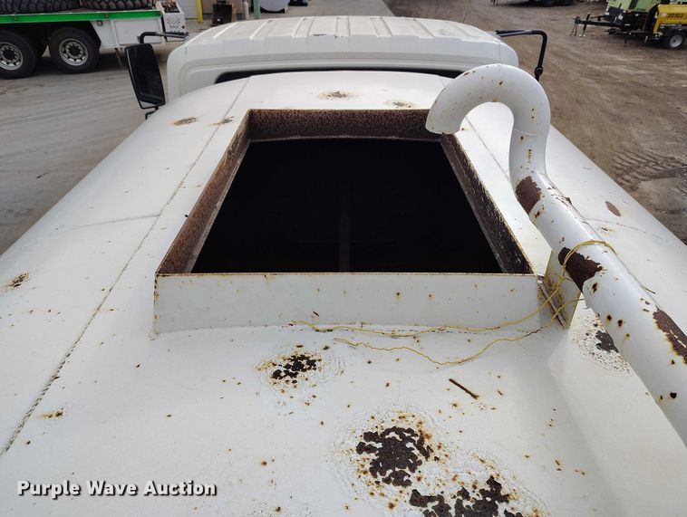 image for item DP5151 2006 International 4200 water truck