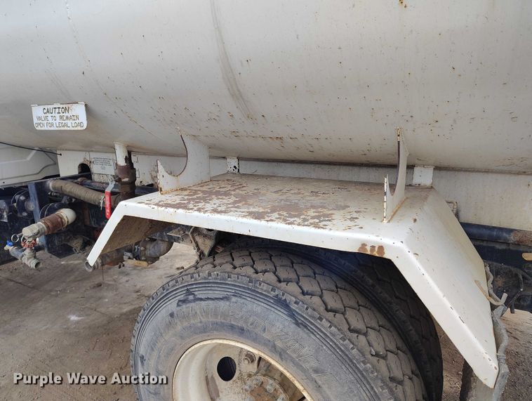 image for item DP5151 2006 International 4200 water truck