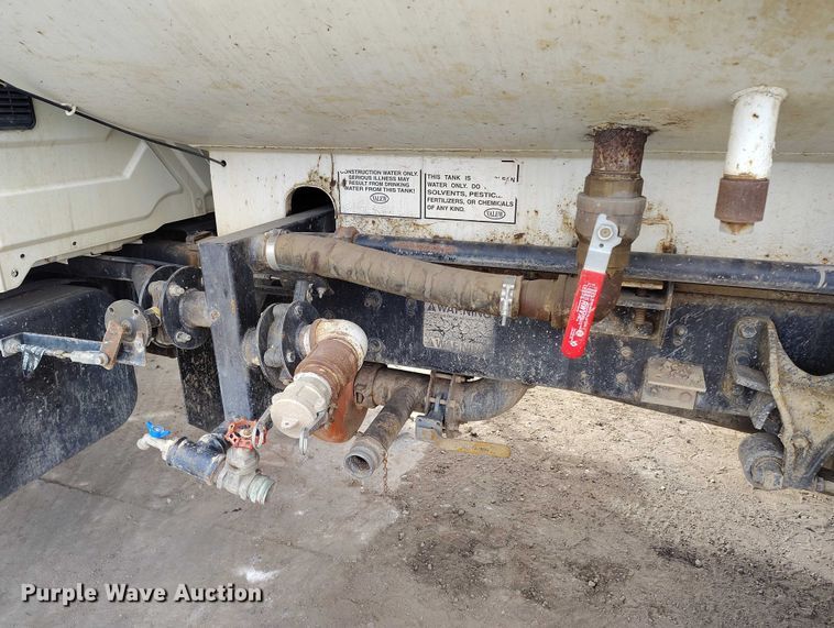 image for item DP5151 2006 International 4200 water truck