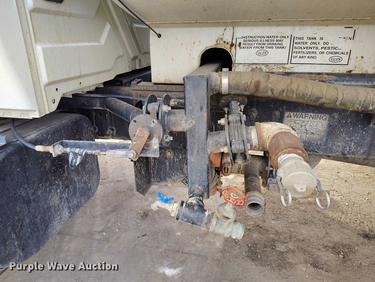 image for item DP5151 2006 International 4200 water truck