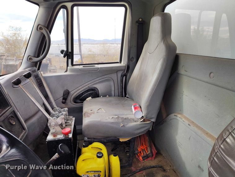 image for item DP5151 2006 International 4200 water truck