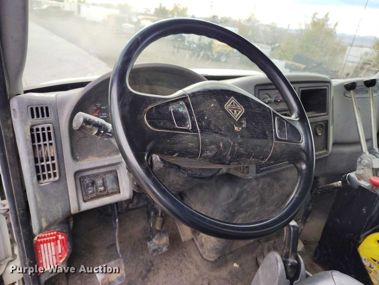 image for item DP5151 2006 International 4200 water truck