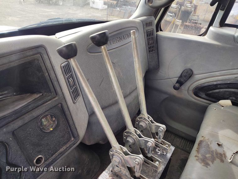 image for item DP5151 2006 International 4200 water truck