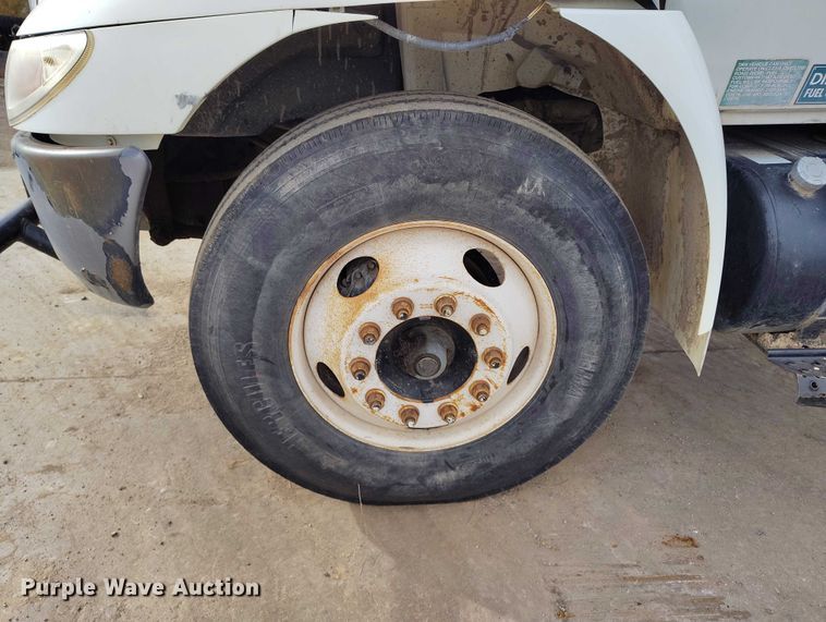 image for item DP5151 2006 International 4200 water truck