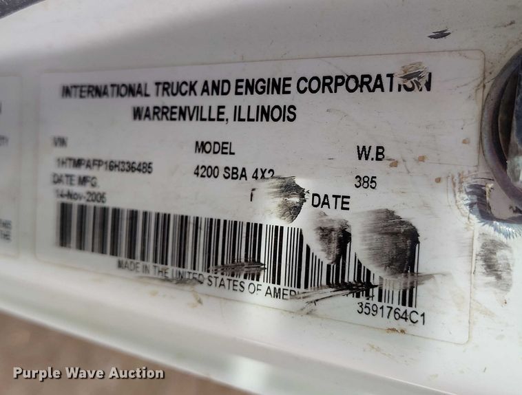 image for item DP5151 2006 International 4200 water truck