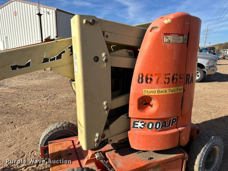 image for item DQ7716 JLG E300AJP boom lift