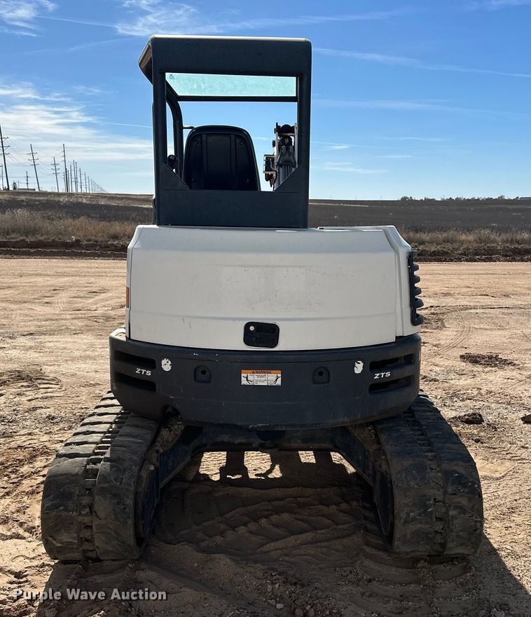 image for item DQ7724 2015 Bobcat E45 mini excavator