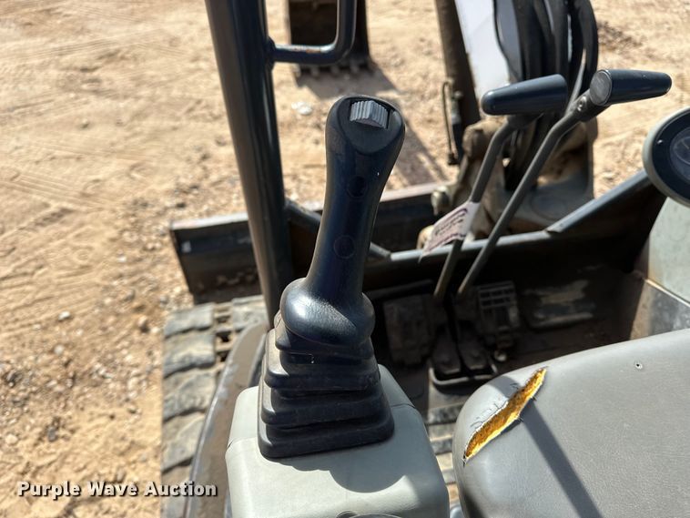 image for item DQ7724 2015 Bobcat E45 mini excavator