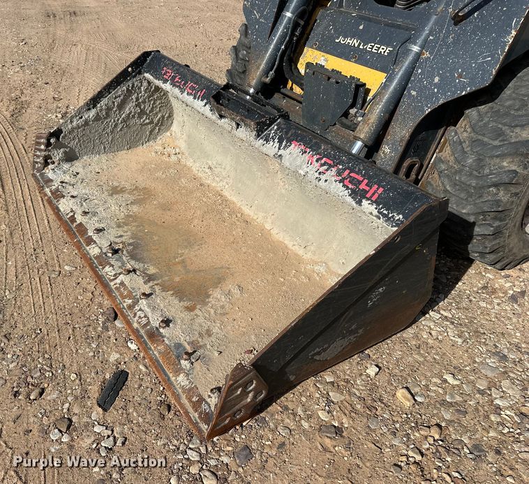 image for item DQ7725 2017 John Deere 312GR skid steer loader
