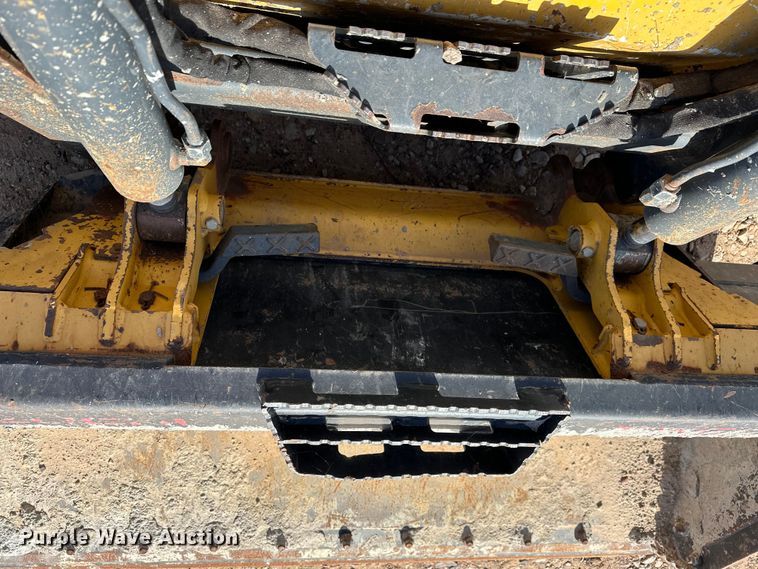 image for item DQ7725 2017 John Deere 312GR skid steer loader