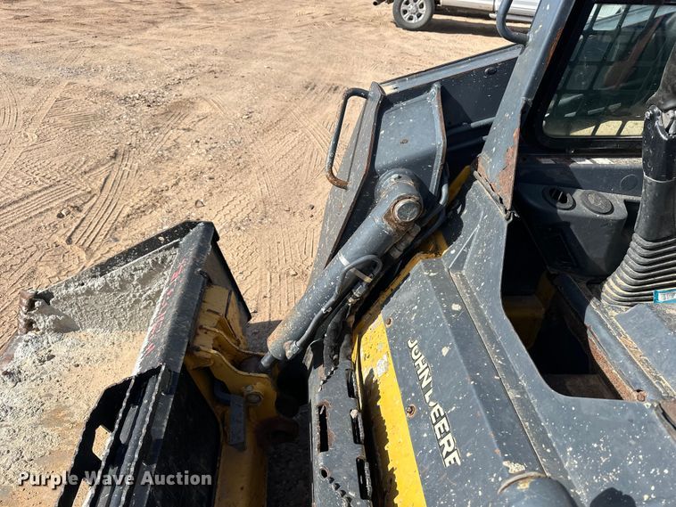 image for item DQ7725 2017 John Deere 312GR skid steer loader