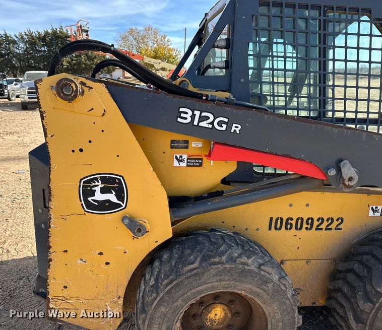 image for item DQ7725 2017 John Deere 312GR skid steer loader